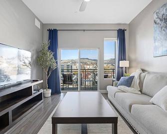 Penthouse With Capital Views New - Salt Lake City - Living room