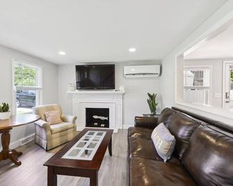 Charming Cape Close To Beaches And Downt - Hyannis - Soggiorno