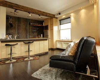 Downtown Top-Floor Condo in Missoula's Historic Wilma Theater - Missoula - Front desk