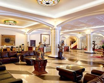 The Rich Jogja Hotel - Yogyakarta - Lobby