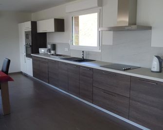 Comfortable single-storey chalet 130m2, unoverlooked, superb view of the valley - Plainfaing - Cuisine