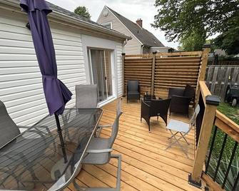 Weekend Getaway at Willowmac/4 beds/ patio/firepit - Chatham-Kent - Balcony