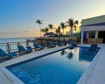 Iate Plaza - Calçadão - Frente Mar 205 - Fortaleza - Pool