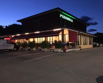 Albergo Ristorante Sottocastello - Cassacco - Building