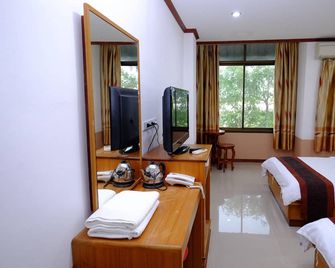 Pc Palace Hotel - Sakon Nakhon - Bedroom