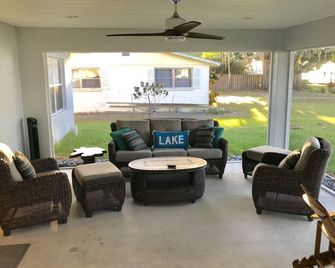 Lakefront Recreation & Relaxation in Lake Placid - Lake Placid - Obývací pokoj