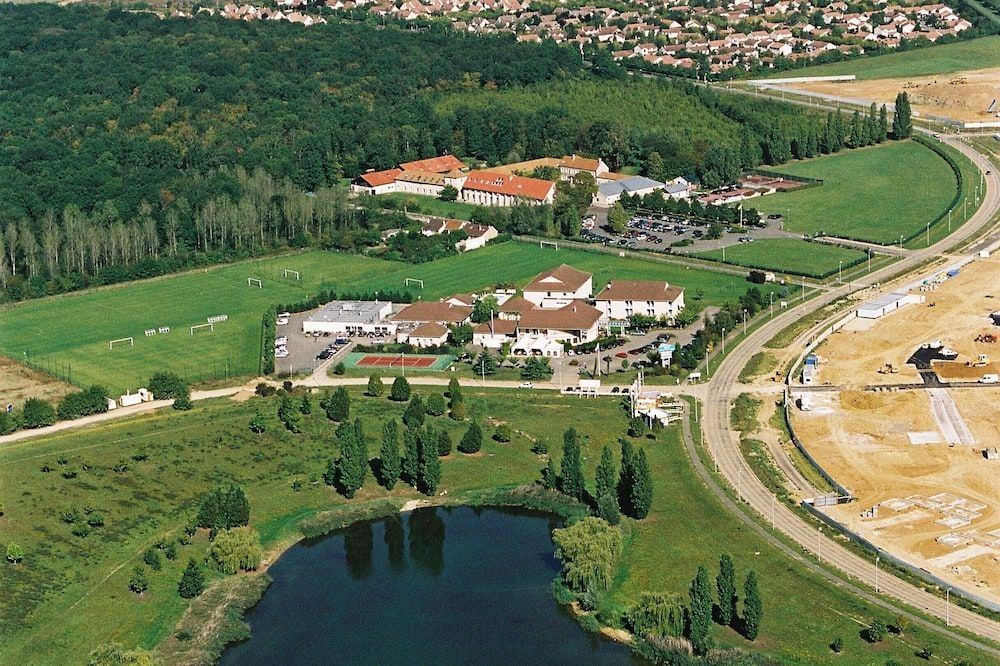 Espace Leonard De Vinci - Courcouronnes - Extérieur