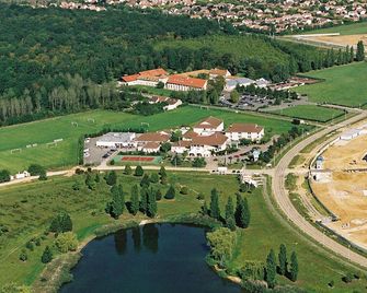 Espace Léonard De Vinci - Courcouronnes - Außenansicht