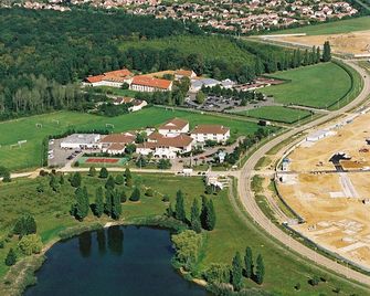 Espace Leonard De Vinci - Courcouronnes - Extérieur