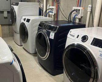 Private Penthouse Studio - Providence - Laundry facility