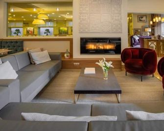 Hotel Pirineos Figueres by Pierre & Vacances - Figueres - Lounge