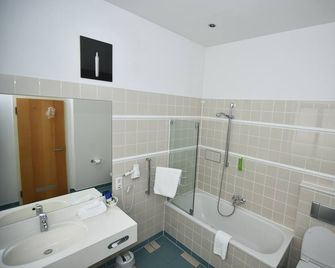 Art-Hotel Robert Mayer - Frankfurt am Main - Bathroom