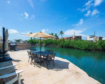 Waterfront & snowbird-friendly studio with dock & quick open water access - Duck Key - Patio