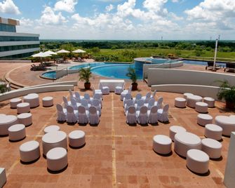 Holiday Inn Villahermosa Aeropuerto By IHG - Villahermosa - Πισίνα