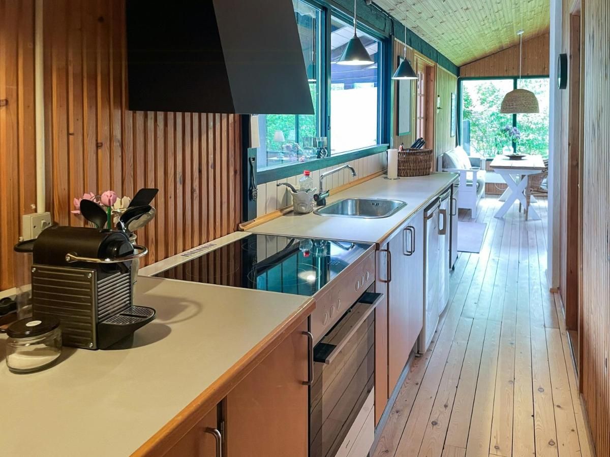 Sommerhusidyl Med Have Og Udestue Nær Kysten – Gilleleje