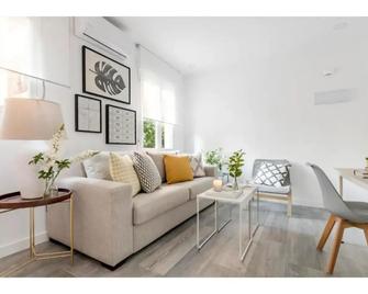 Cozy studio (14m2) in Arturo Soria area D3 - Madrid - Sala de estar