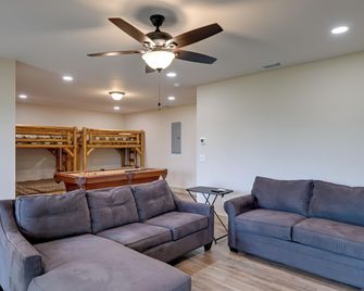 Hot Tub and Fire Pit Blue Ridge Mtn Cabin! - Franklin