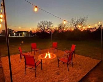 Modern Farmhouse in McDade - McDade