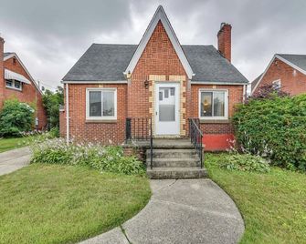 Quiet Cheektowaga Retreat 23 Mi to Niagara Falls! - Cheektowaga - Bâtiment