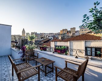 Selvese Suites, Serviced Living in Galata - Istanbul - Balcony