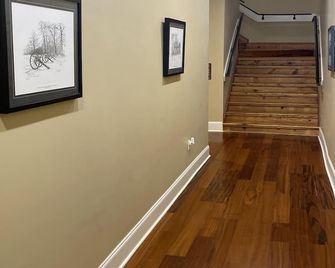 Amazing Suite nestled in downtown Corinth - Corinth - Flur