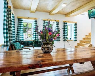 Wonderful villa for 8 people with WIFI, TV, terrace and parking - Chrastava - Comedor