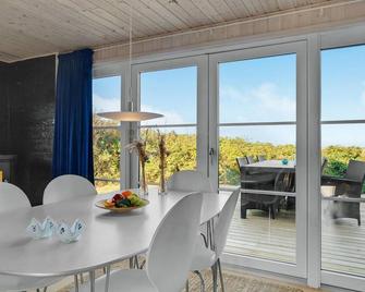 Lovely Home In Loegstoer With Kitchen - Løgstør - Comedor