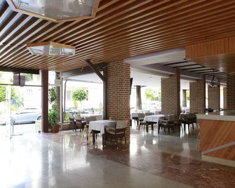 Maren Beach Apart Hotel - אלניה - מסעדה