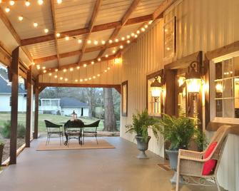 Welcome To The The Barn - Tyler - Patio