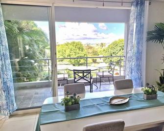 OASIS Penthouse with private garden & shared pool - Cole Bay - Balcony