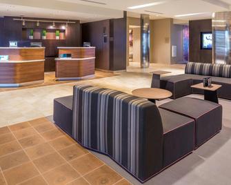 Courtyard by Marriott Detroit Farmington Hills - Farmington - Lobby