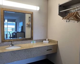 Western Motel - Hattiesburg - Bathroom