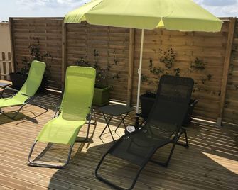 Sommelonge gîte near grignan with private pool - Donzère - Patio