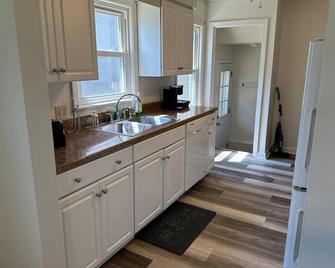 Sleeps 8, Ysu, Fairgrounds, Wi-Fi, Ev1, Remote, Heart Of Boardman - Youngstown - Kitchen