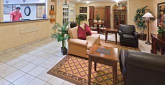 Candlewood Suites Wichita Falls at Maurine Street - Wichita Falls - Lobby
