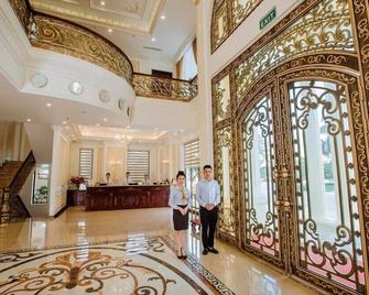Dragon Legend Hotel - Ha Long - Receptionist