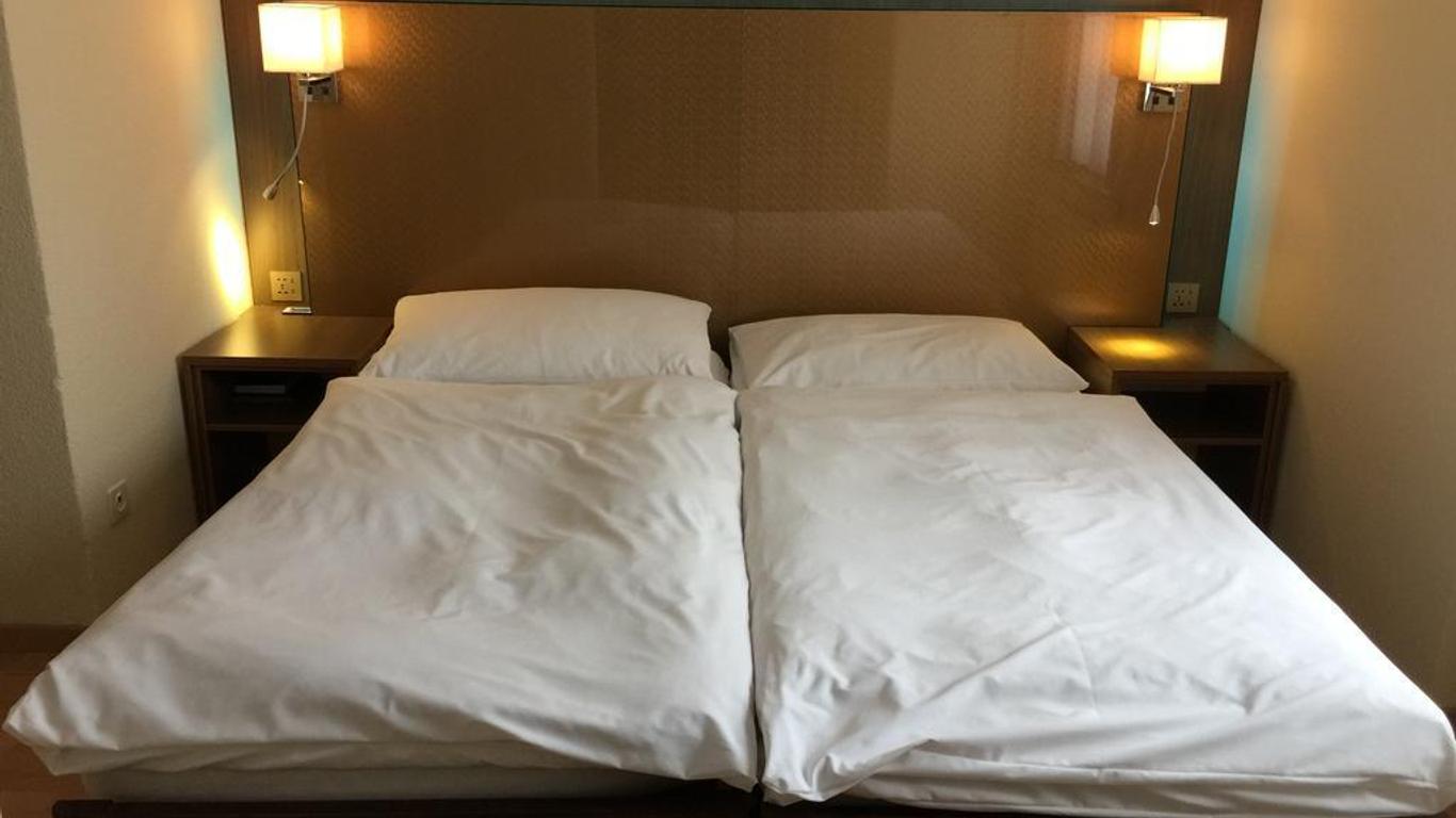 Zys Hotel