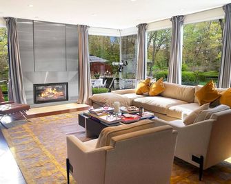 Mansion in Greenwich with private lake and river - Greenwich - Living room