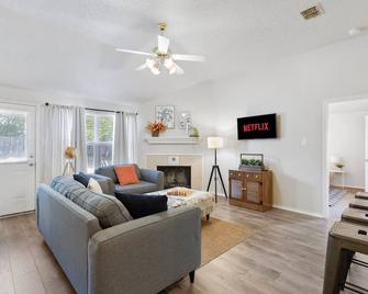 The Hideaway Nflx Arcade Soak Tub - Burleson - Living room