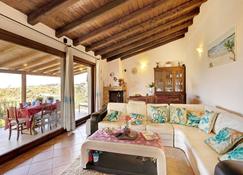 Belvilla by OYO Luxurious villa with private pool - Baia Sardinia - Sala de estar