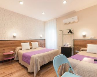 Hostal Art Madrid - Madrid - Habitación