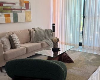 Verde Breeze 3 Bedroom Penthouse w Outdoor Terrace & Balcony.Comfortable & quite - Concepción de La Vega - Living room