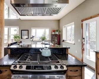 Mountain Liv’n Modern Off-grid Home with Amazing Views - Idaho Springs - Kuchyň