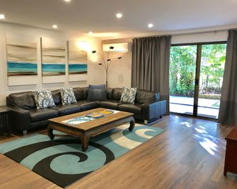 Noosa Boutique Apartments & Elkhorn Villas - Noosa Heads - Sala de estar