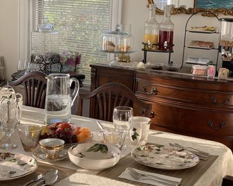 The Hydrangea Inn - Gloucester - Eetruimte