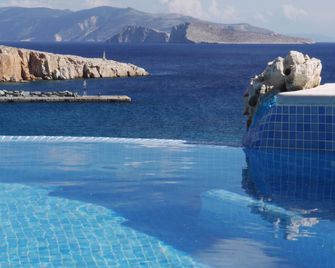 Vrahos Boutique Hotel - Folegandros