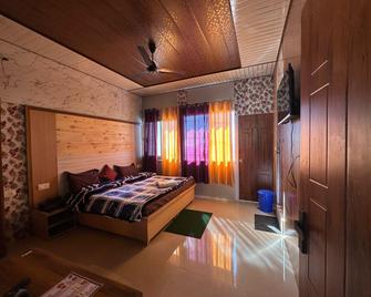Kanatal's Valley View Inn - Kanatal - Bedroom