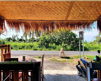 Tiny Room Hostel - Nusa Penida - Patio