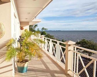 The Beach House - Kep - Balcón