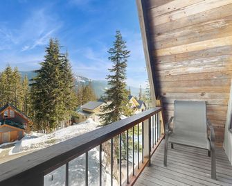 Ski-in/out A-frame duplex with deck, woodstove & firepit - Snoqualmie Pass - Balcony